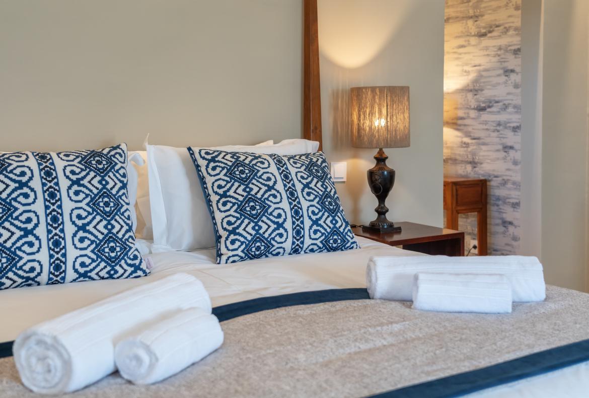 Luxury 6 bedroom holiday villa with private pool in Algarve Portugal (PV3025)