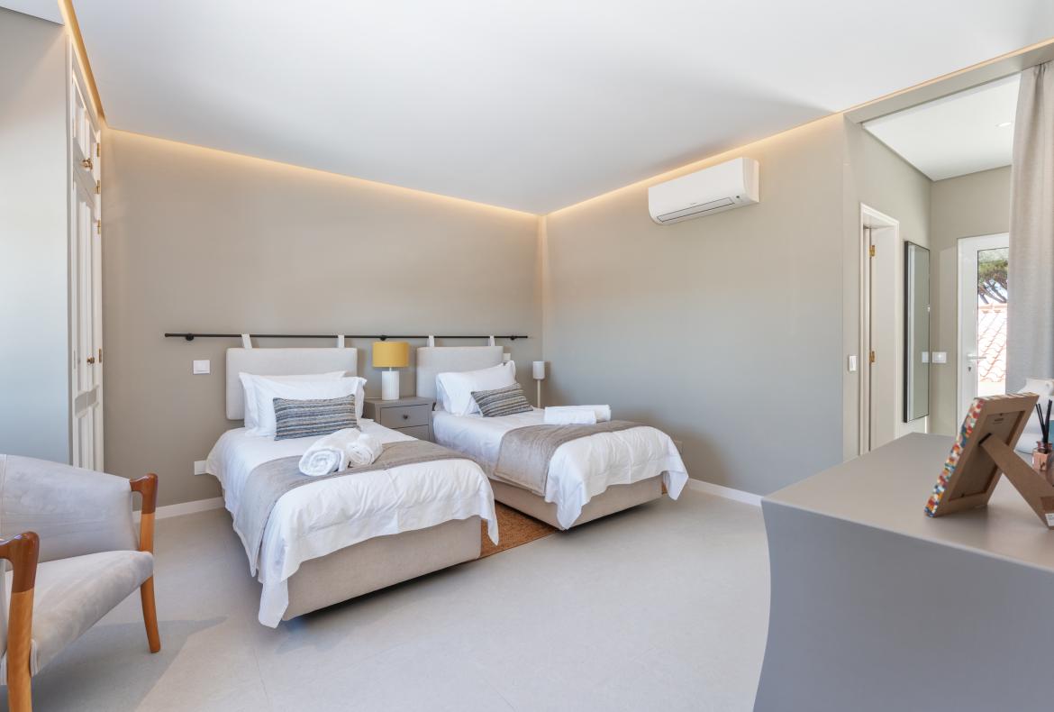 Luxury 6 bedroom holiday villa with private pool in Algarve Portugal (PV3025)
