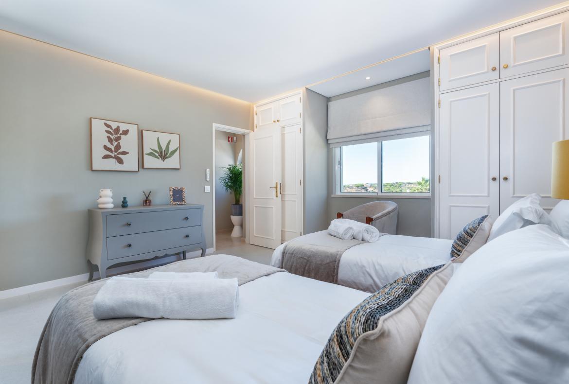Luxury 6 bedroom holiday villa with private pool in Algarve Portugal (PV3025)