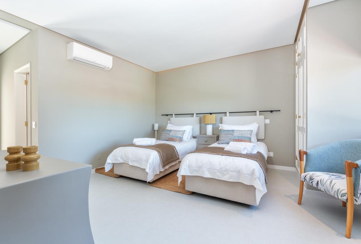 Luxury 6 bedroom holiday villa with private pool in Algarve Portugal (PV3025)