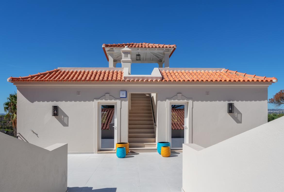 Luxury 6 bedroom holiday villa with private pool in Algarve Portugal (PV3025)