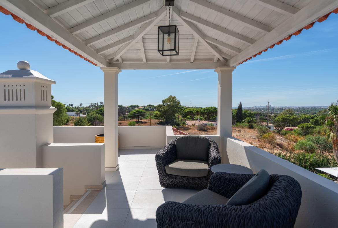 Luxury 6 bedroom holiday villa with private pool in Algarve Portugal (PV3025)