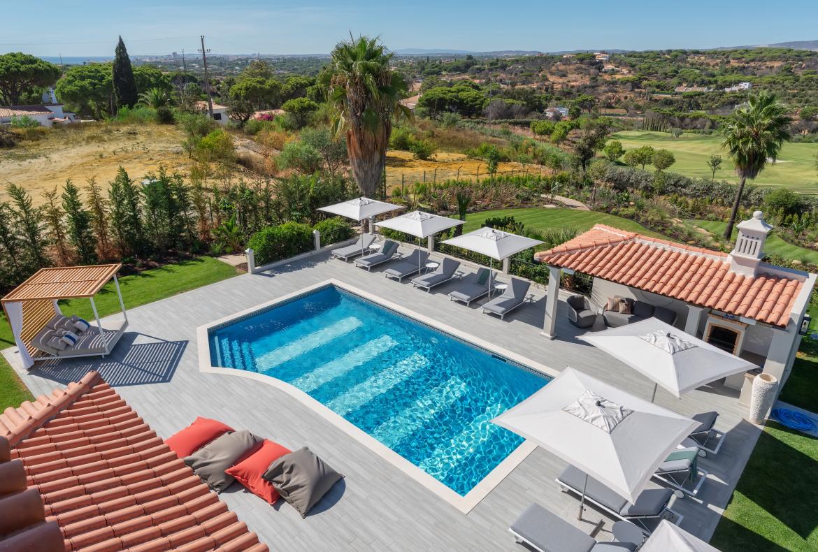 Luxury 6 bedroom holiday villa with private pool in Algarve Portugal (PV3025)