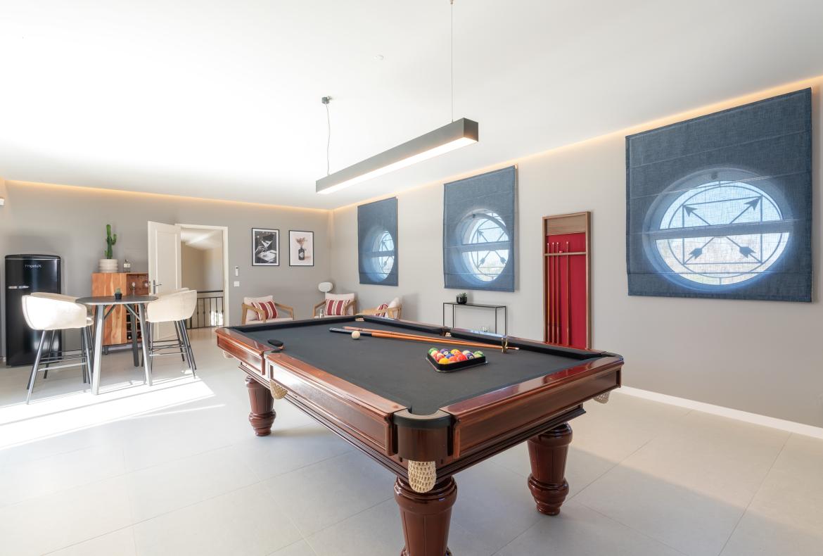 Luxury 6 bedroom holiday villa with private pool in Algarve Portugal (PV3025)