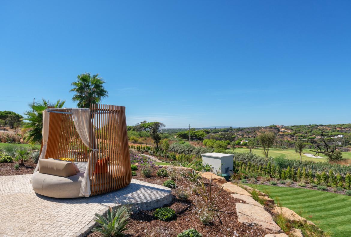 Luxury 6 bedroom holiday villa with private pool in Algarve Portugal (PV3025)