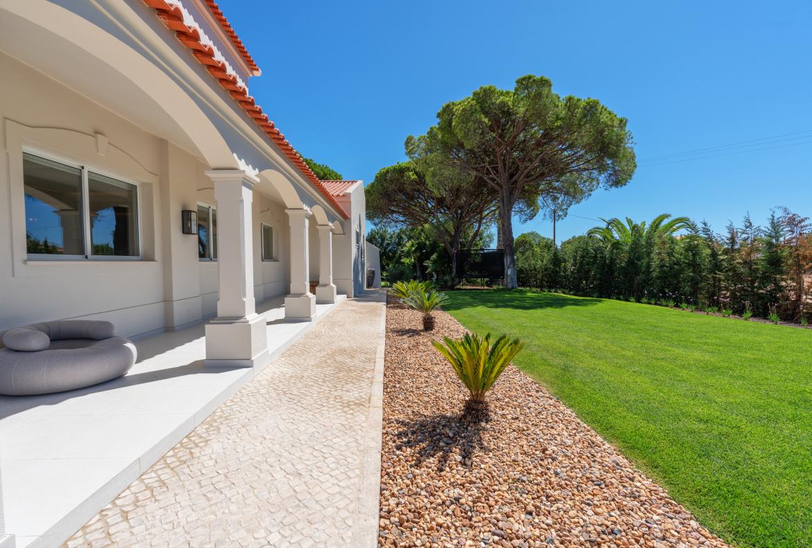 Luxury 6 bedroom holiday villa with private pool in Algarve Portugal (PV3025)