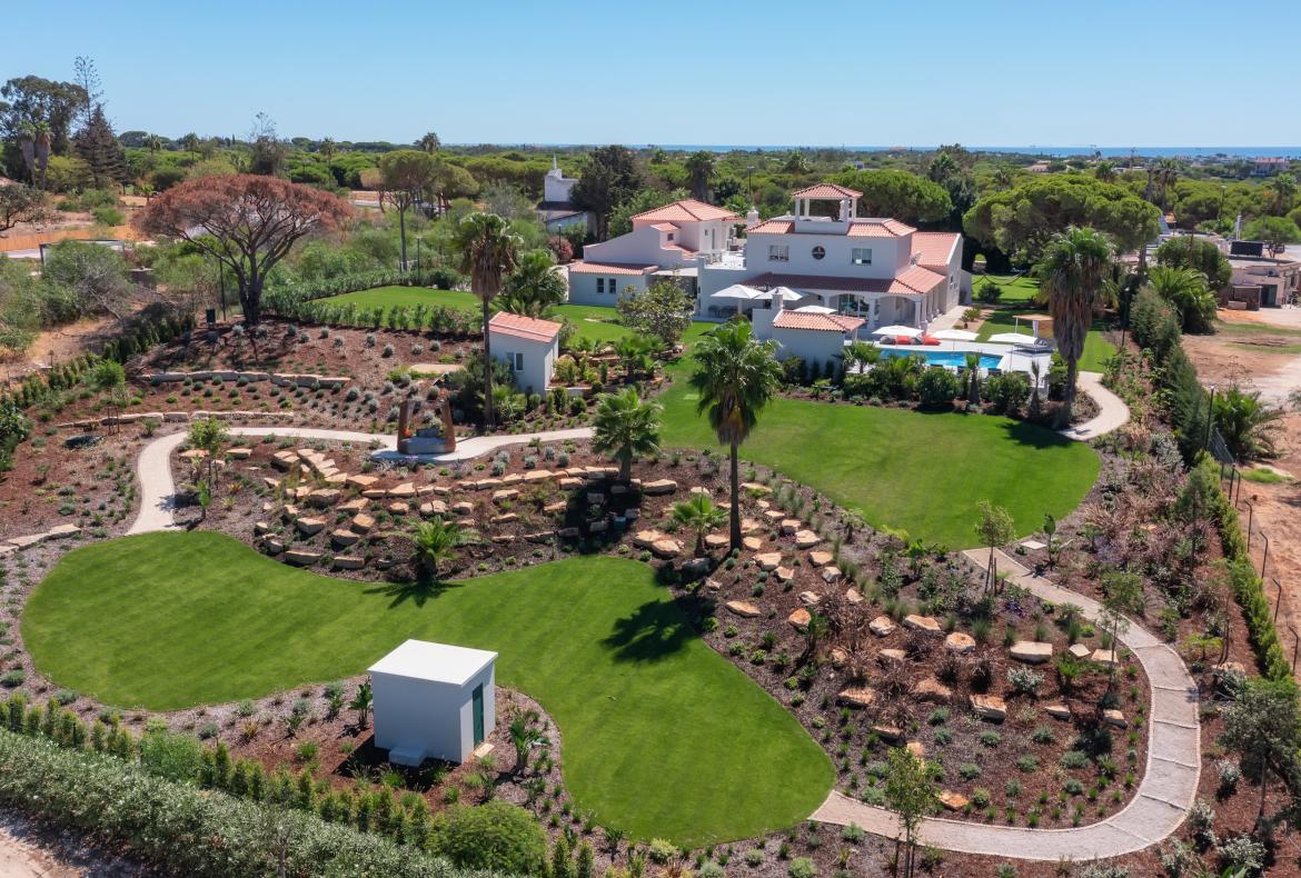 Luxury 6 bedroom holiday villa with private pool in Algarve Portugal (PV3025)