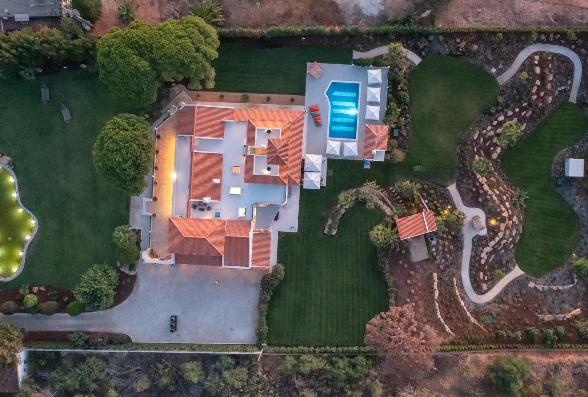 Luxury 6 bedroom holiday villa with private pool in Algarve Portugal (PV3025)