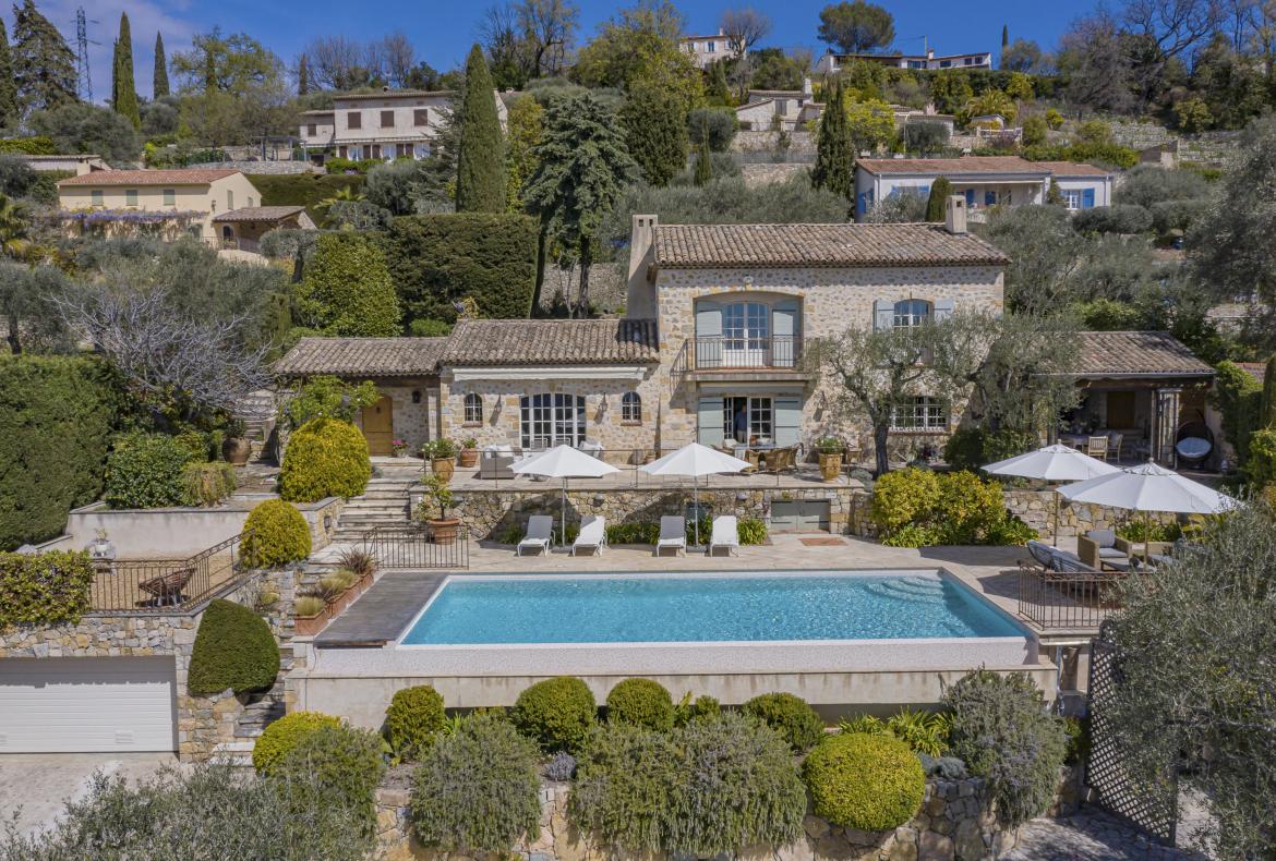Luxury 4 bedroom holiday villa with private pool in Cote d'Azur France (PV3026)