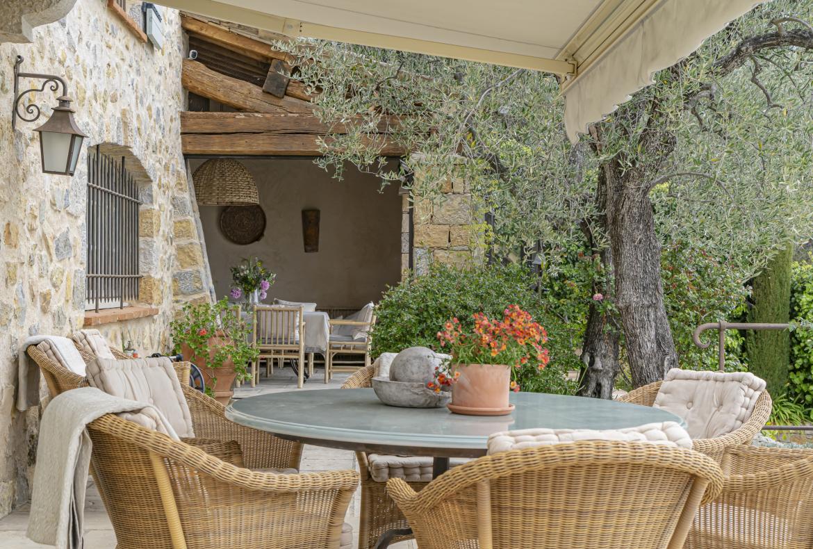 Luxury 4 bedroom holiday villa with private pool in Cote d'Azur France (PV3026)