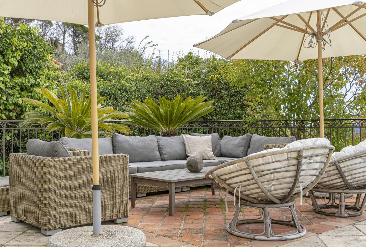 Luxury 4 bedroom holiday villa with private pool in Cote d'Azur France (PV3026)