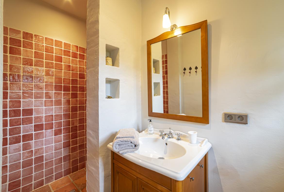 Luxury 4 bedroom holiday villa with private pool in Cote d'Azur France (PV3026)