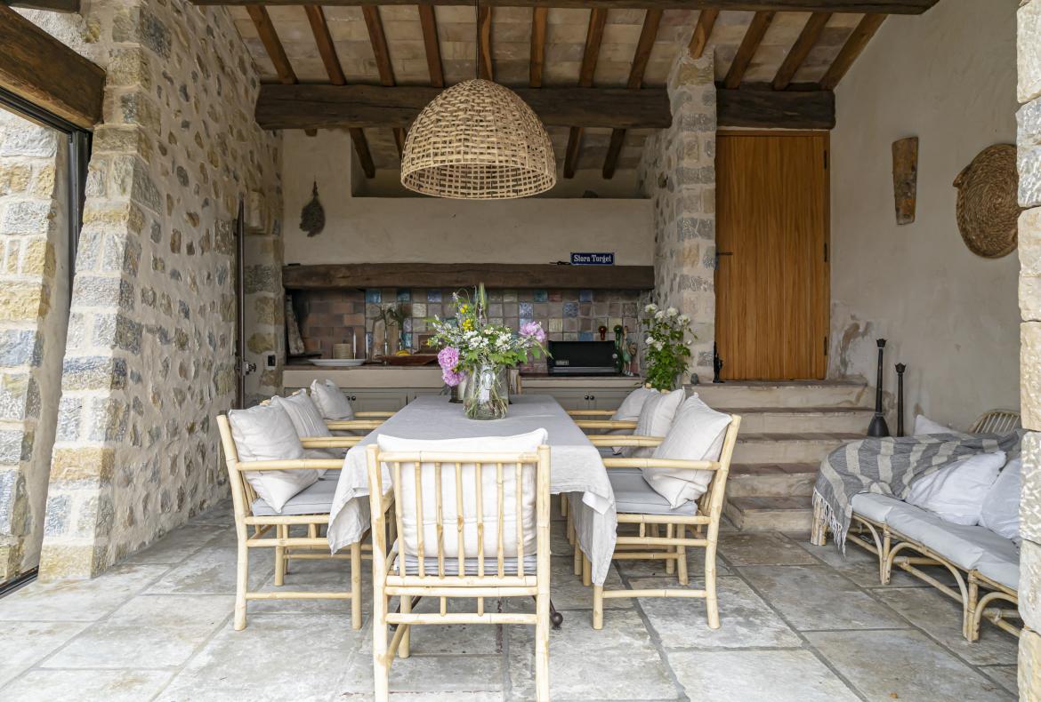 Luxury 4 bedroom holiday villa with private pool in Cote d'Azur France (PV3026)