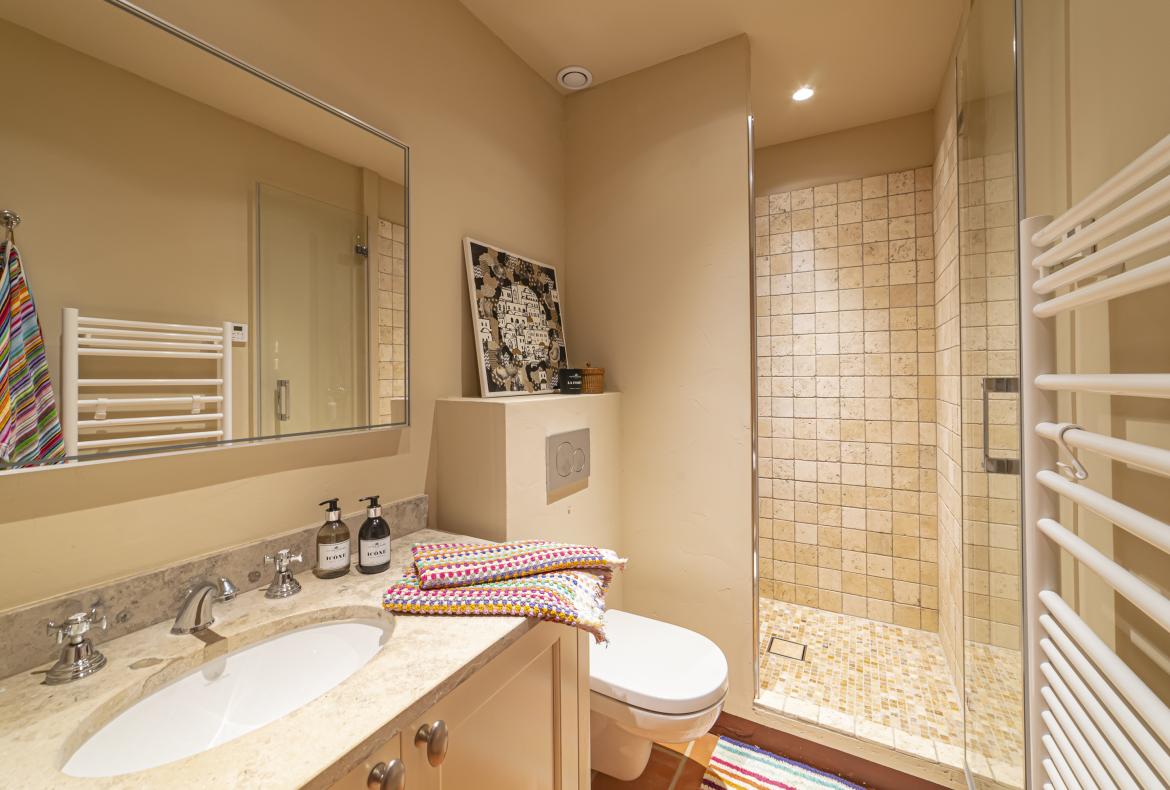 Luxury 4 bedroom holiday villa with private pool in Cote d'Azur France (PV3026)
