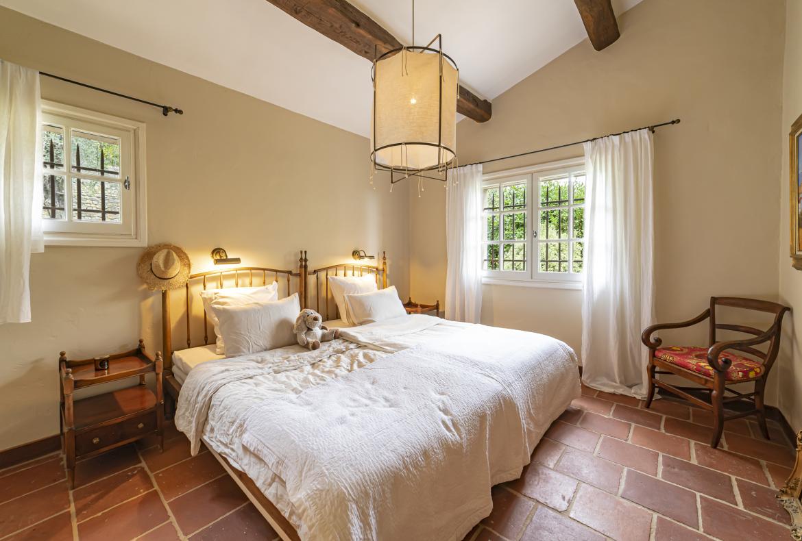 Luxury 4 bedroom holiday villa with private pool in Cote d'Azur France (PV3026)