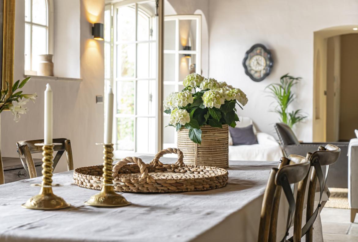 Luxury 4 bedroom holiday villa with private pool in Cote d'Azur France (PV3026)