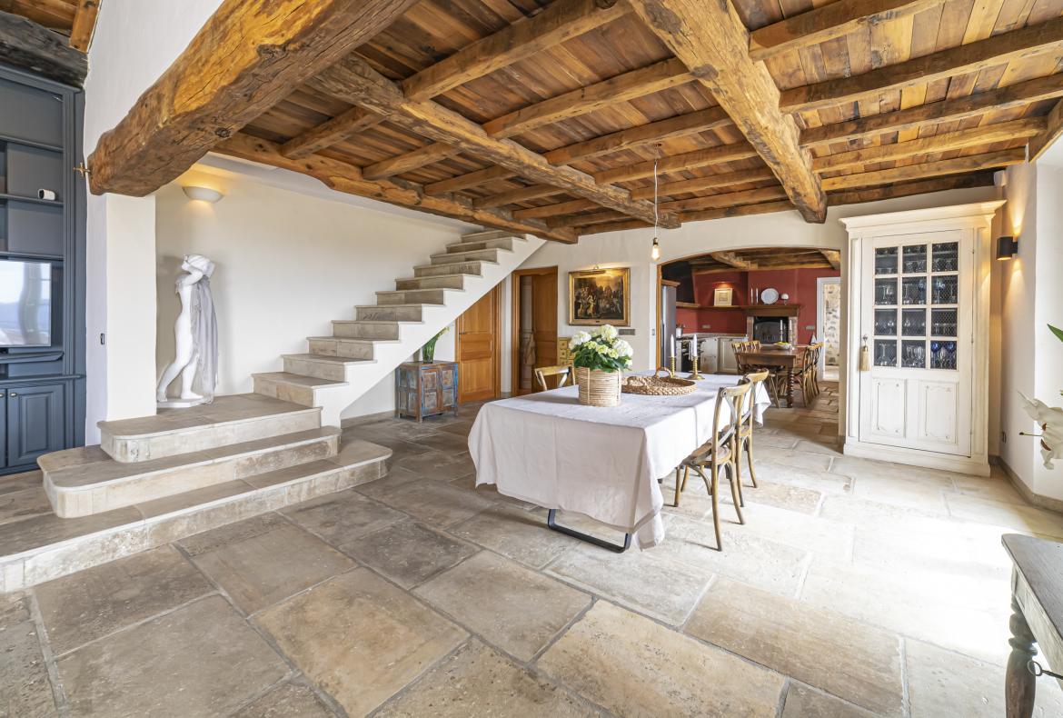 Luxury 4 bedroom holiday villa with private pool in Cote d'Azur France (PV3026)