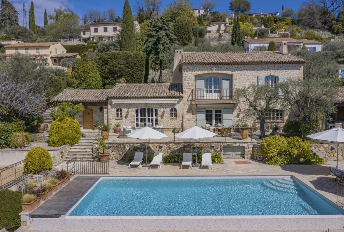 Luxury 4 bedroom holiday villa with private pool in Cote d'Azur France (PV3026)