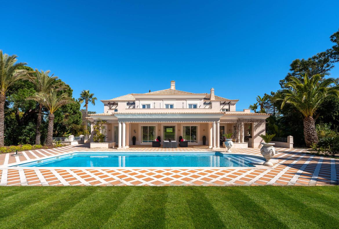 Luxury 6 bedroom holiday villa with private pool in Algarve Portugal (PV3027)