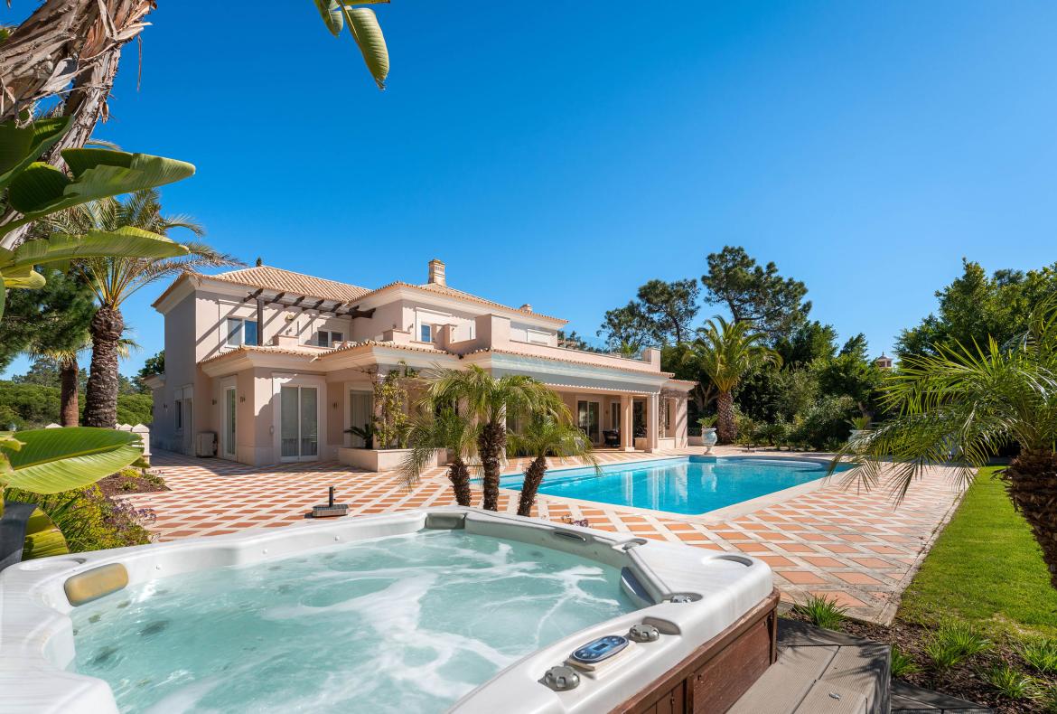 Luxury 6 bedroom holiday villa with private pool in Algarve Portugal (PV3027)