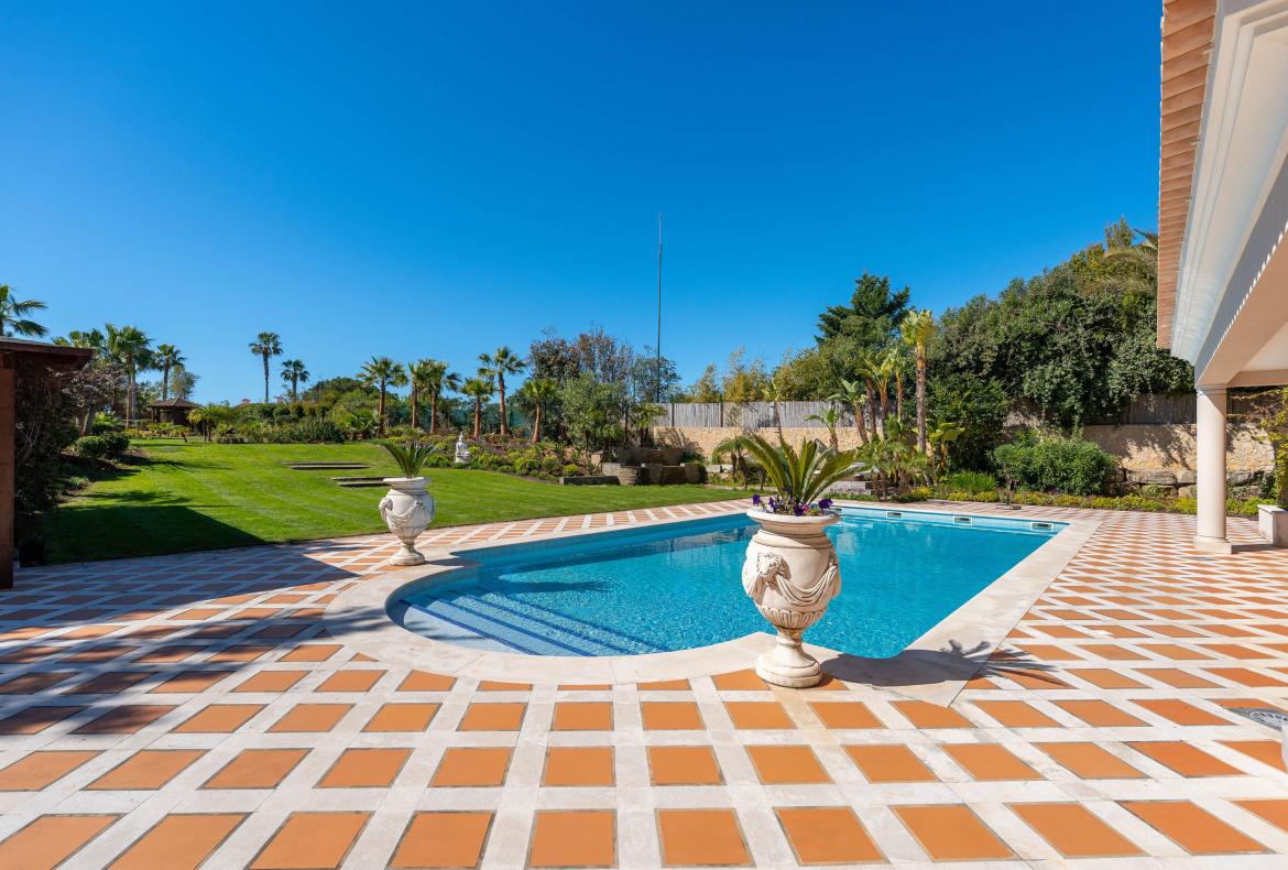 Luxury 6 bedroom holiday villa with private pool in Algarve Portugal (PV3027)