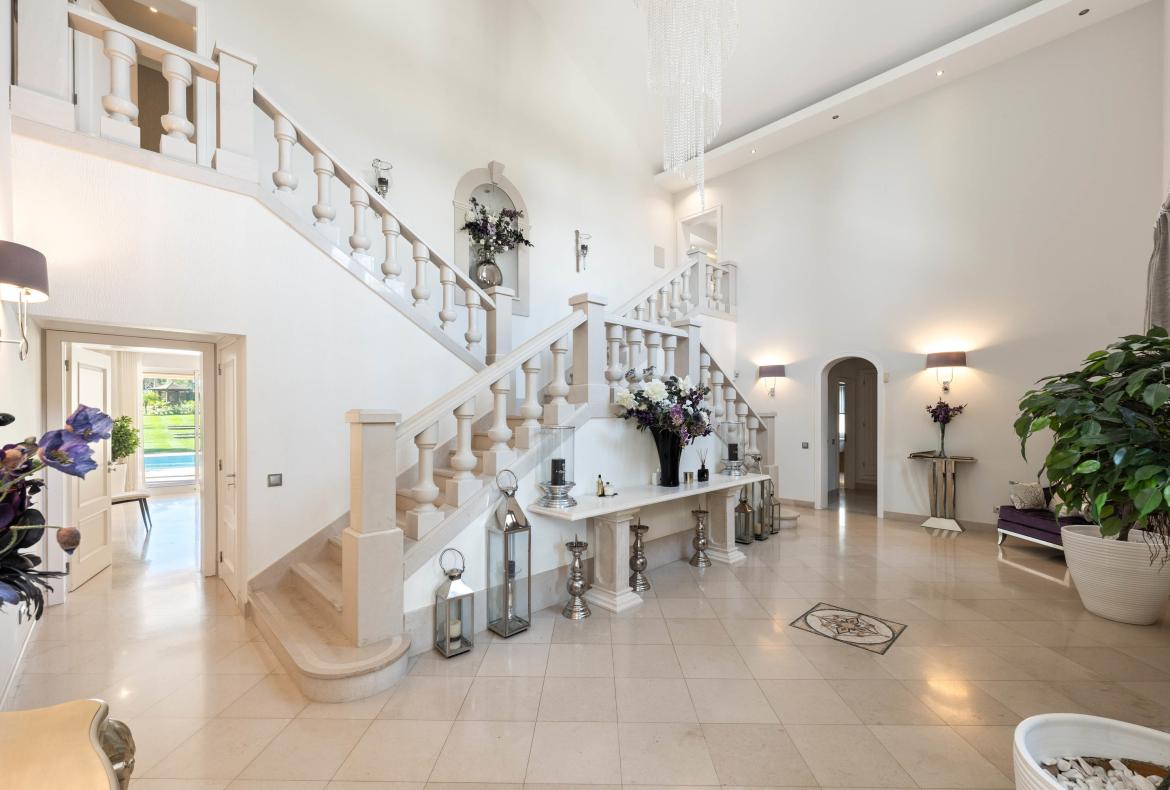 Luxury 6 bedroom holiday villa with private pool in Algarve Portugal (PV3027)