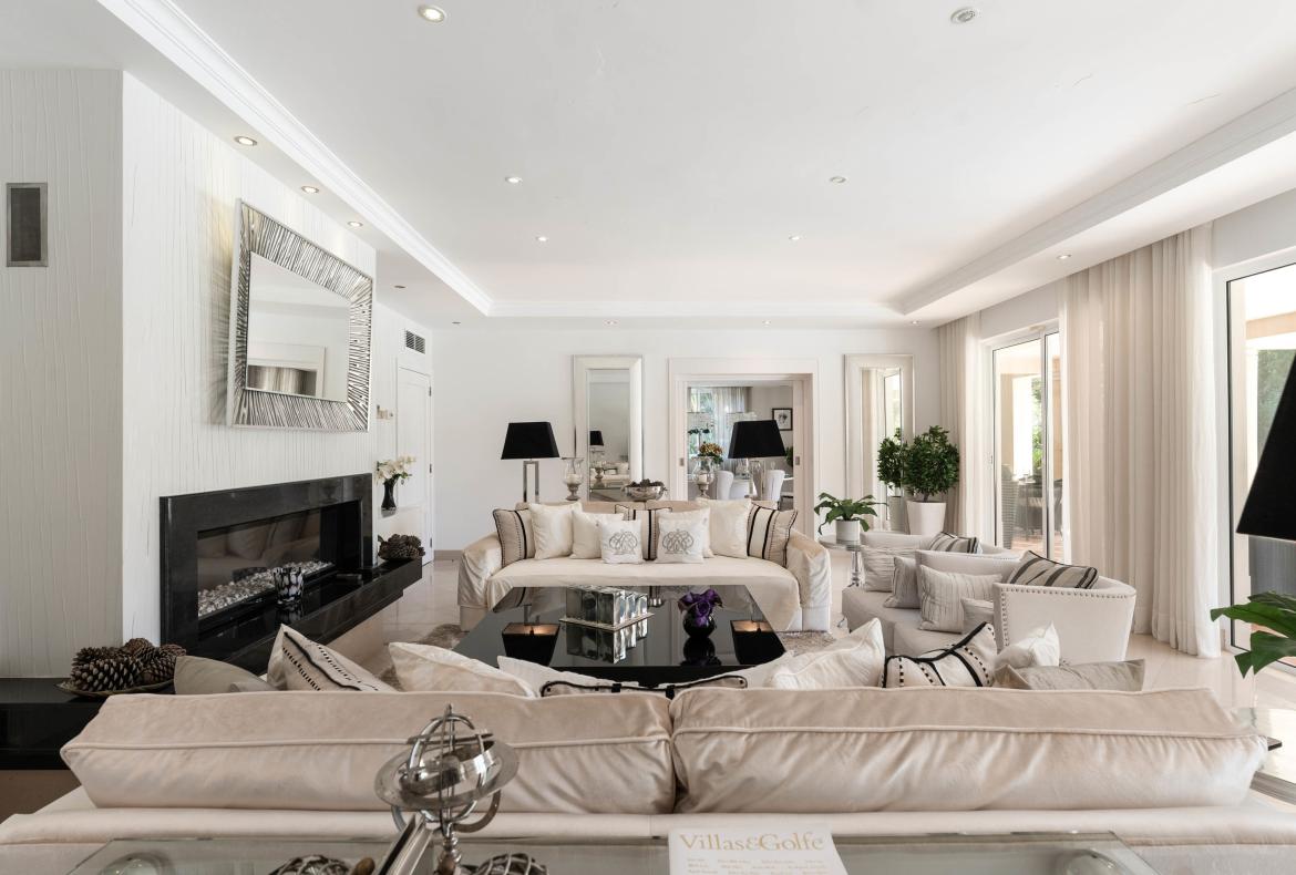 Luxury 6 bedroom holiday villa with private pool in Algarve Portugal (PV3027)
