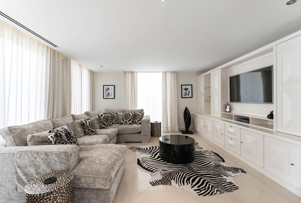 Luxury 6 bedroom holiday villa with private pool in Algarve Portugal (PV3027)