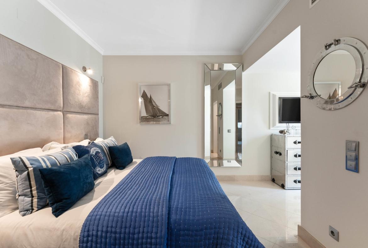 Luxury 6 bedroom holiday villa with private pool in Algarve Portugal (PV3027)