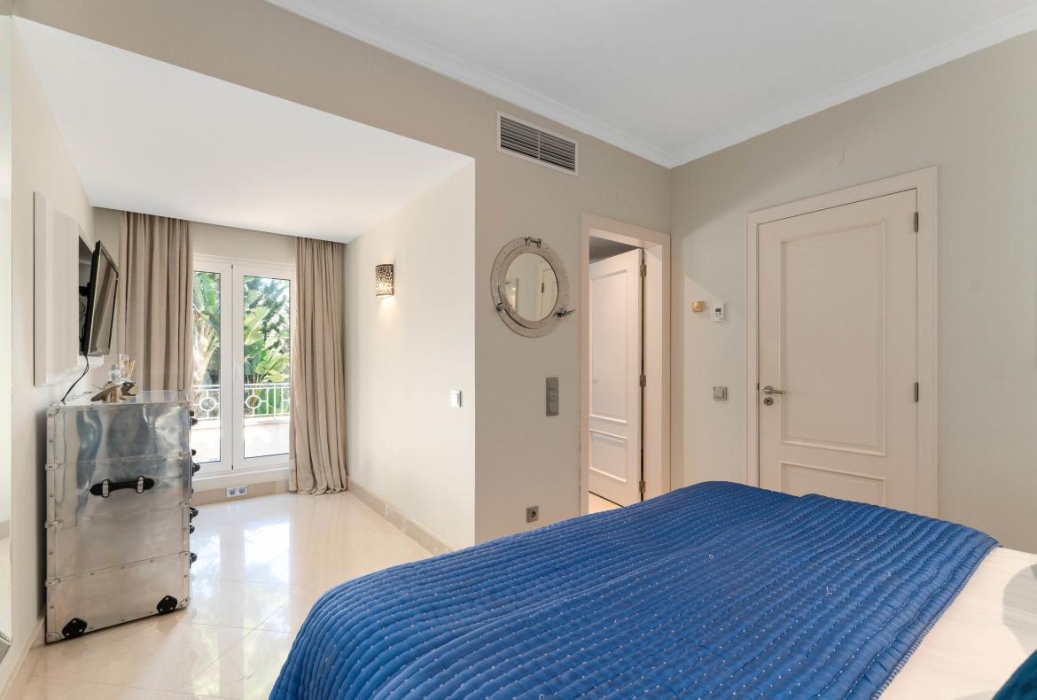 Luxury 6 bedroom holiday villa with private pool in Algarve Portugal (PV3027)