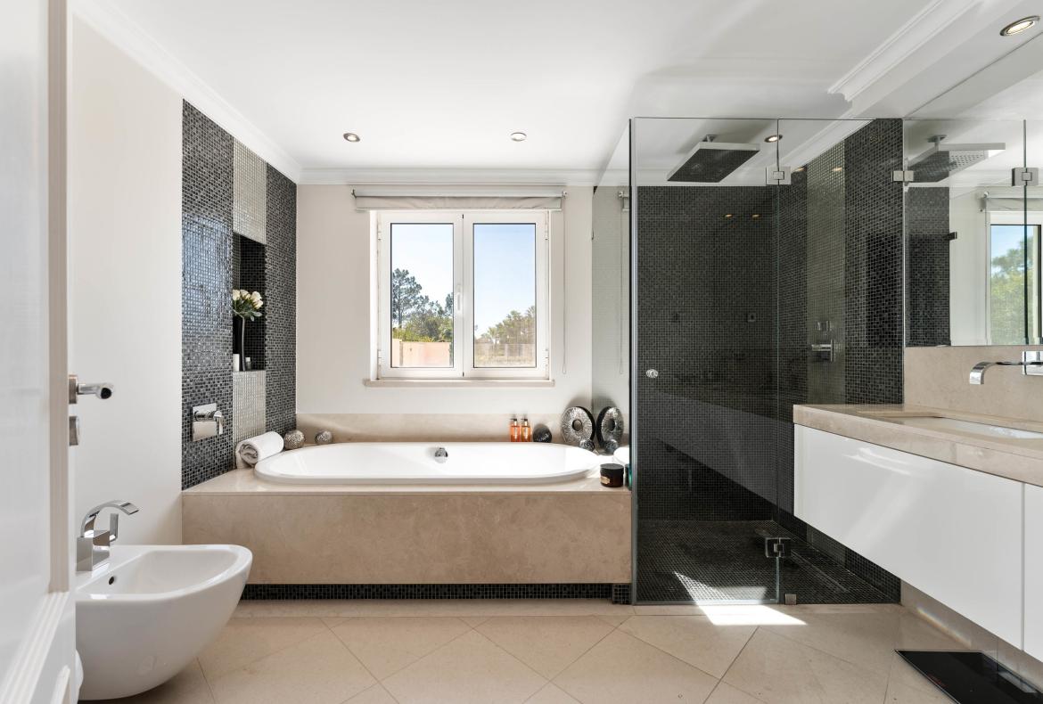 Luxury 6 bedroom holiday villa with private pool in Algarve Portugal (PV3027)