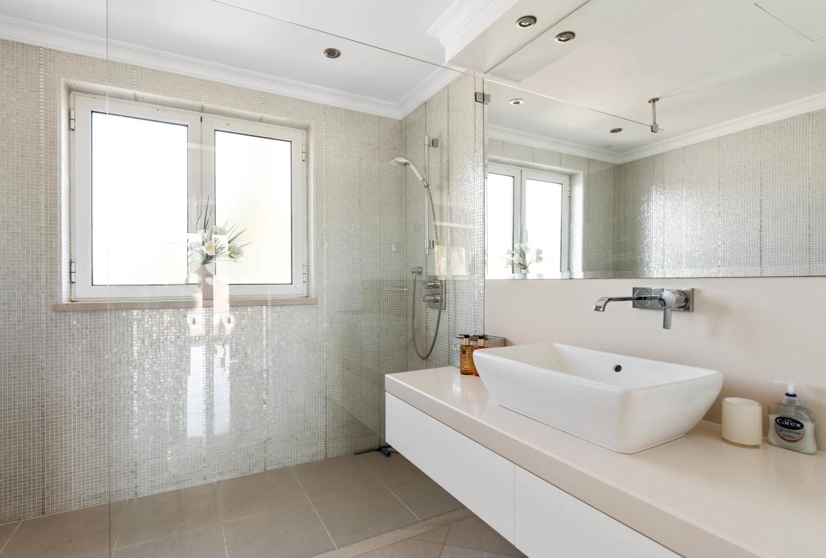 Luxury 6 bedroom holiday villa with private pool in Algarve Portugal (PV3027)