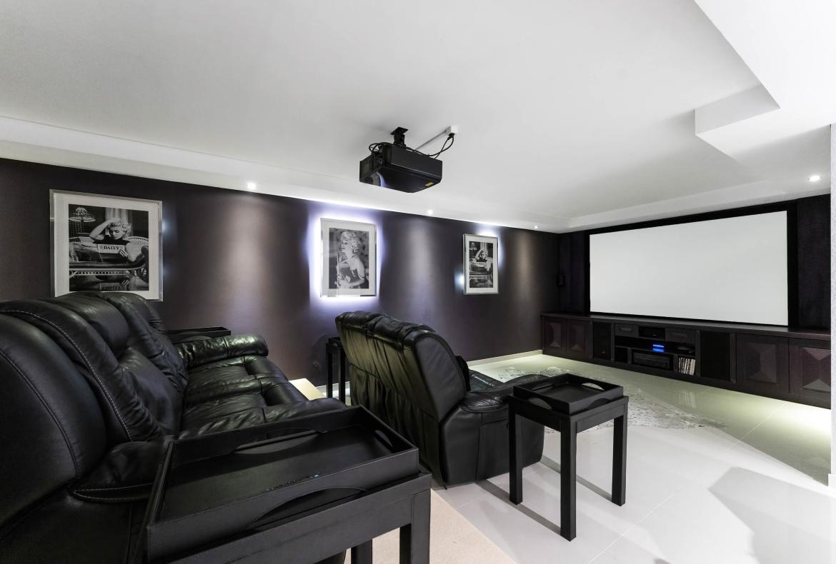 Luxury 6 bedroom holiday villa with private pool in Algarve Portugal (PV3027)