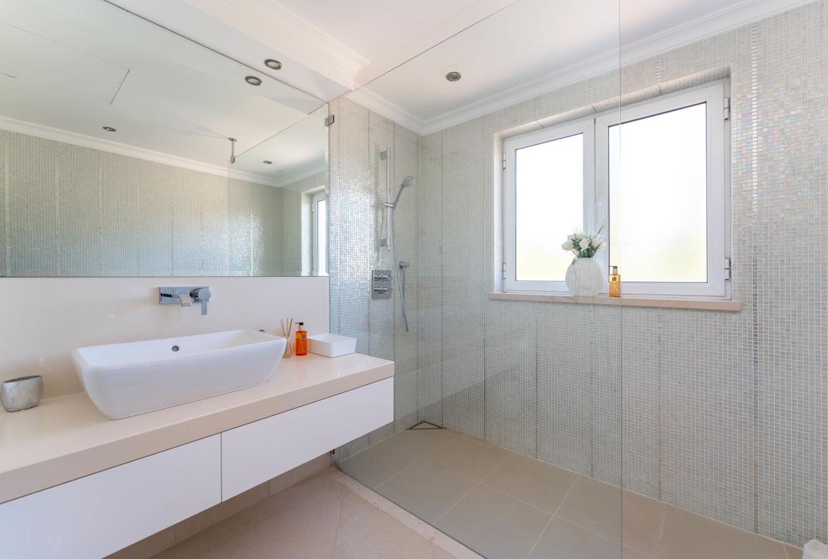 Luxury 6 bedroom holiday villa with private pool in Algarve Portugal (PV3027)