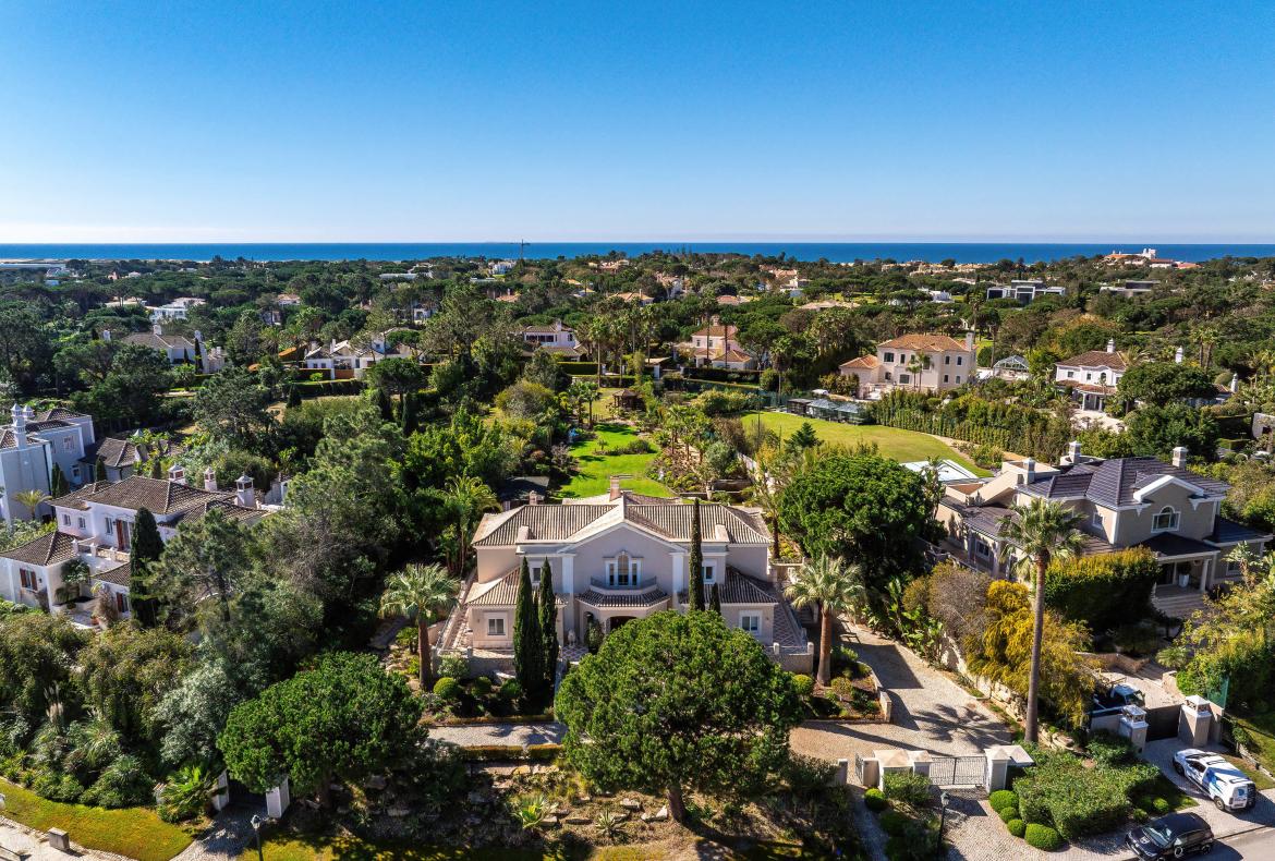 Luxury 6 bedroom holiday villa with private pool in Algarve Portugal (PV3027)