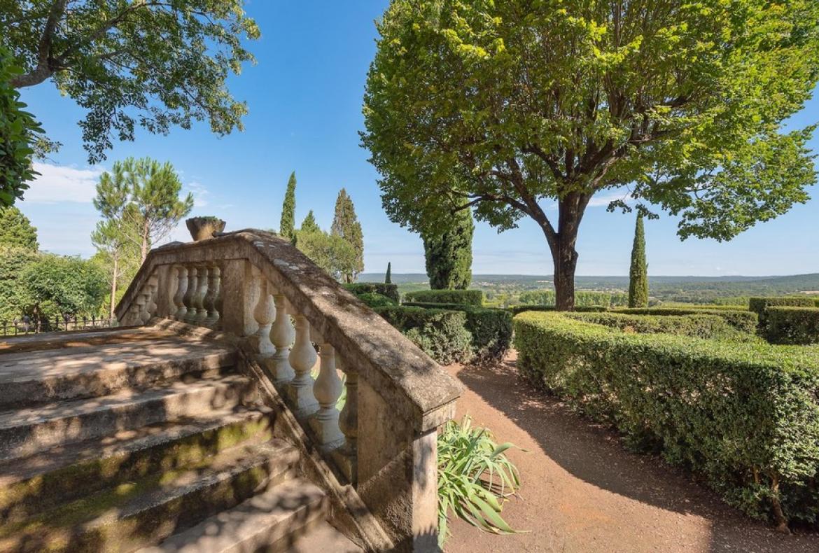 Magnificent XVIth century château. Saltwater pool. Walking distance to shops etc. 6 bedrooms to sleep 12 guests (UZES118GN)