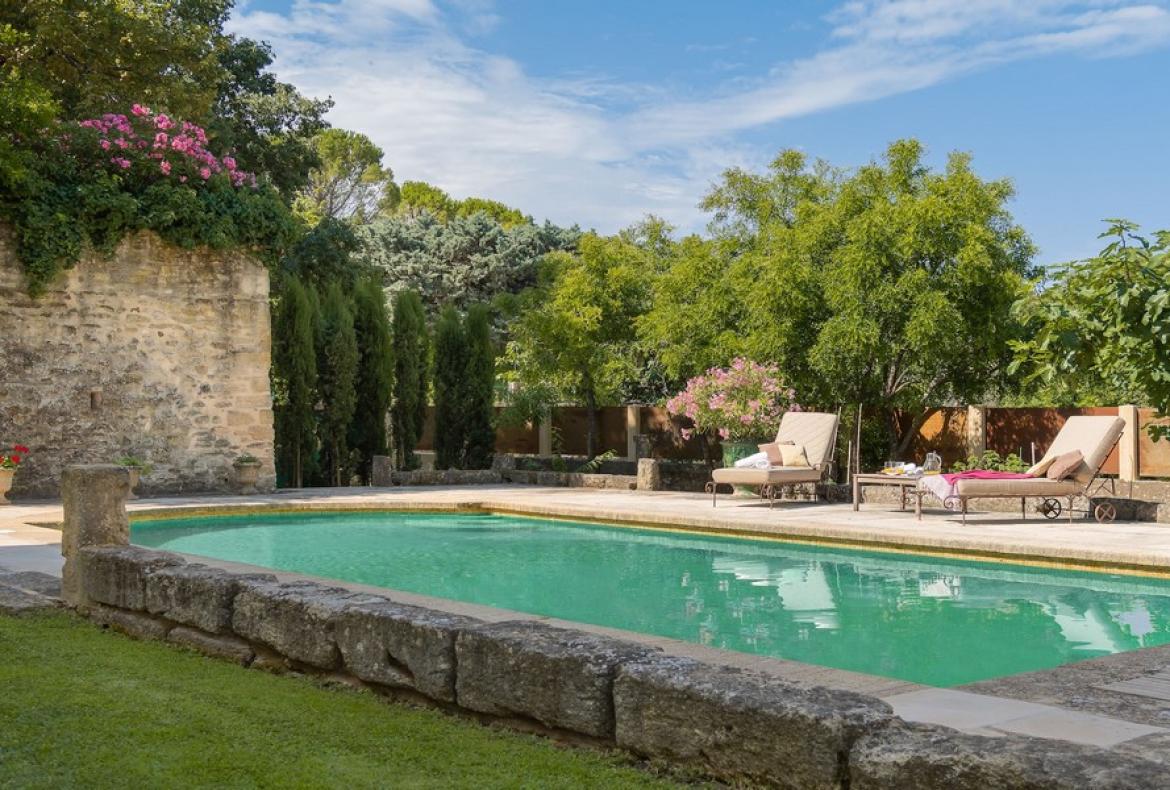Magnificent XVIth century château. Saltwater pool. Walking distance to shops etc. 6 bedrooms to sleep 12 guests (UZES118GN)