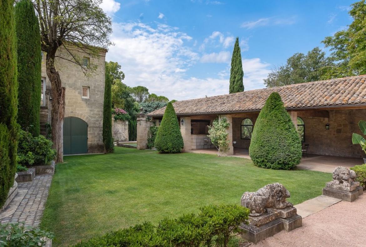 Magnificent XVIth century château. Saltwater pool. Walking distance to shops etc. 6 bedrooms to sleep 12 guests (UZES118GN)