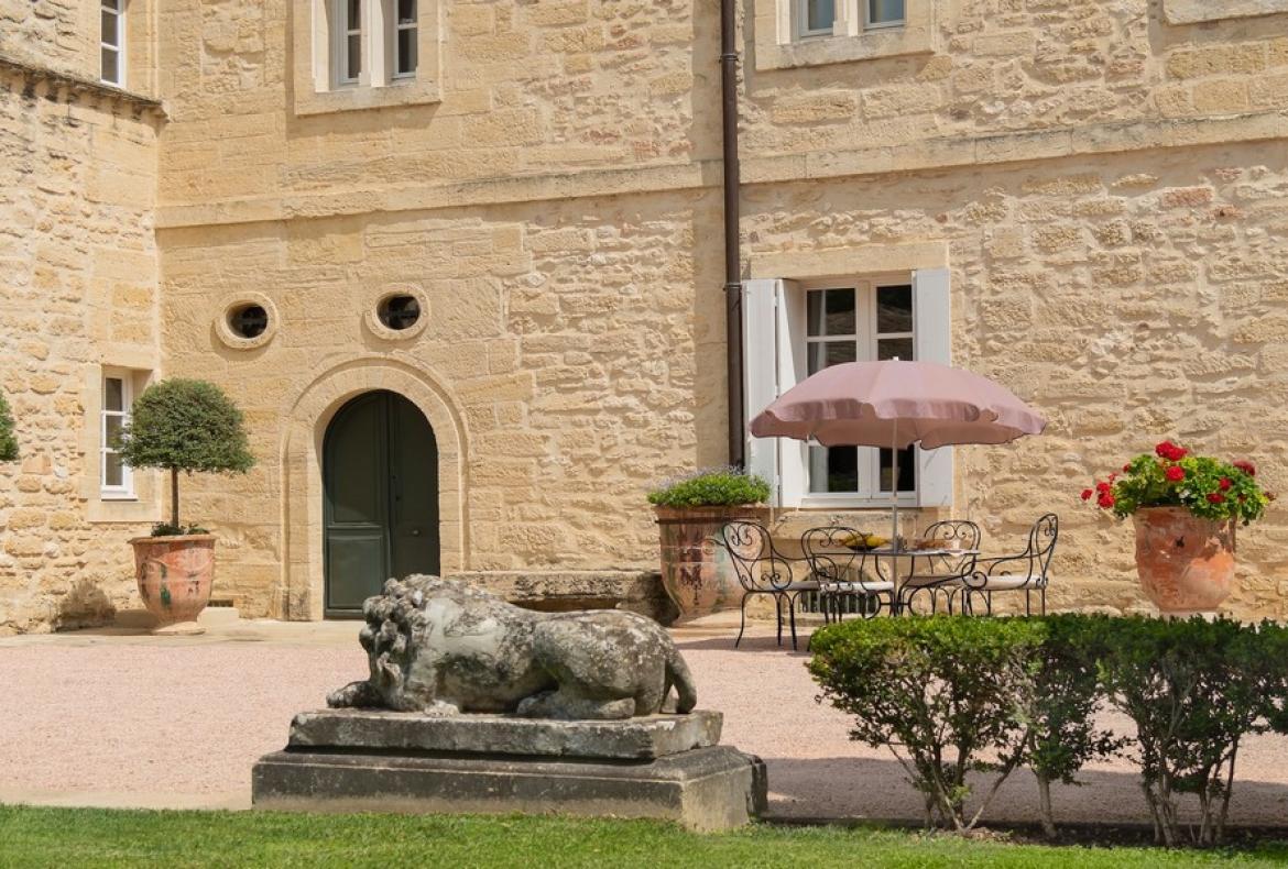 Magnificent XVIth century château. Saltwater pool. Walking distance to shops etc. 6 bedrooms to sleep 12 guests (UZES118GN)