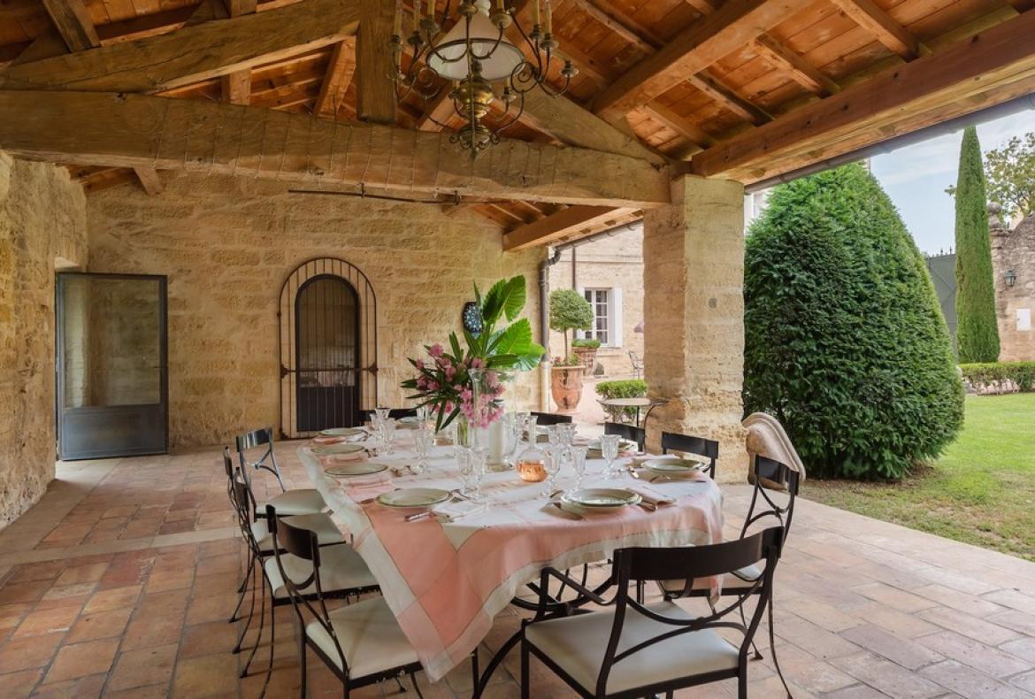 Magnificent XVIth century château. Saltwater pool. Walking distance to shops etc. 6 bedrooms to sleep 12 guests (UZES118GN)