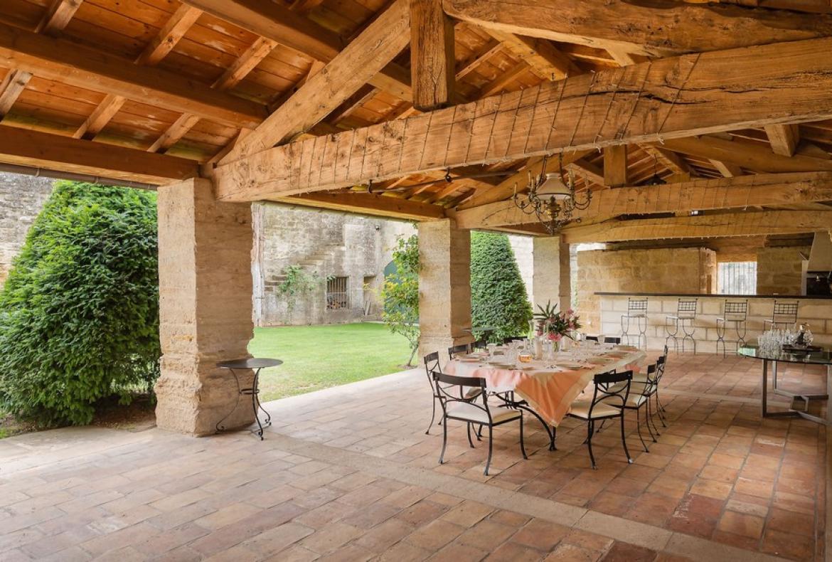 Magnificent XVIth century château. Saltwater pool. Walking distance to shops etc. 6 bedrooms to sleep 12 guests (UZES118GN)