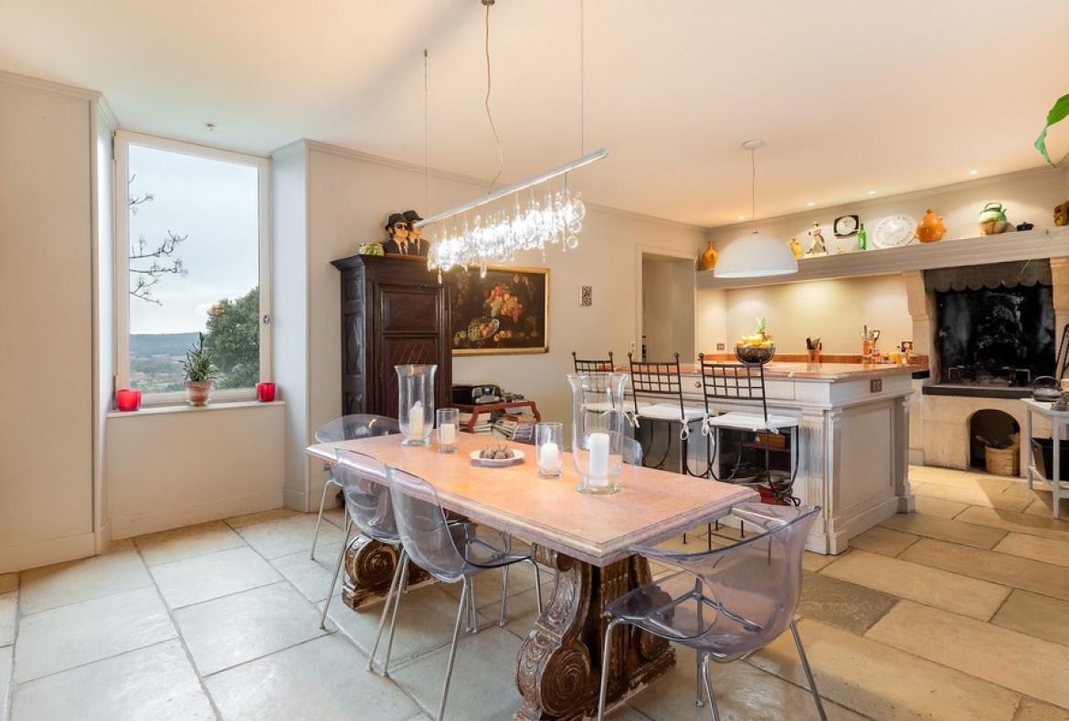 Magnificent XVIth century château. Saltwater pool. Walking distance to shops etc. 6 bedrooms to sleep 12 guests (UZES118GN)