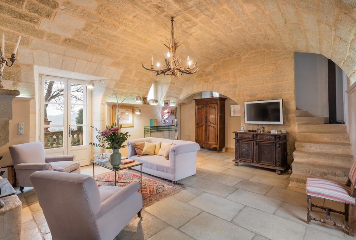 Magnificent XVIth century château. Saltwater pool. Walking distance to shops etc. 6 bedrooms to sleep 12 guests (UZES118GN)