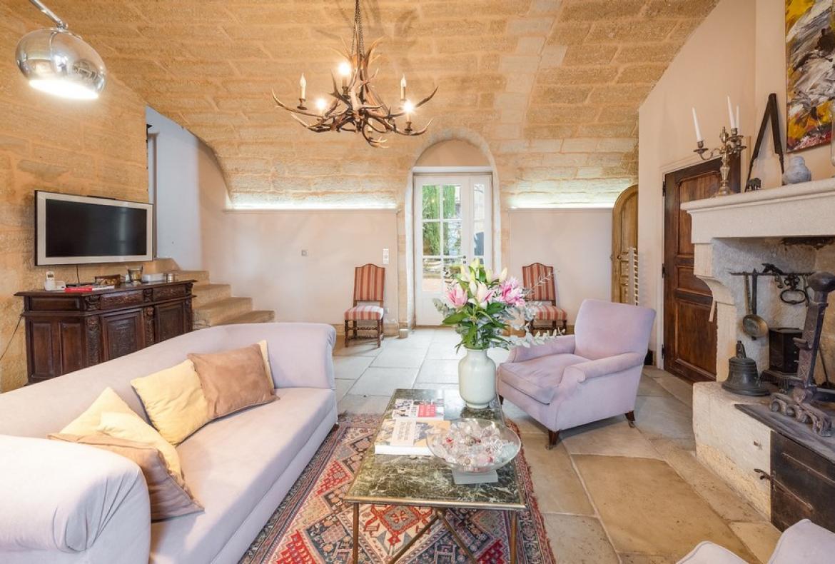 Magnificent XVIth century château. Saltwater pool. Walking distance to shops etc. 6 bedrooms to sleep 12 guests (UZES118GN)
