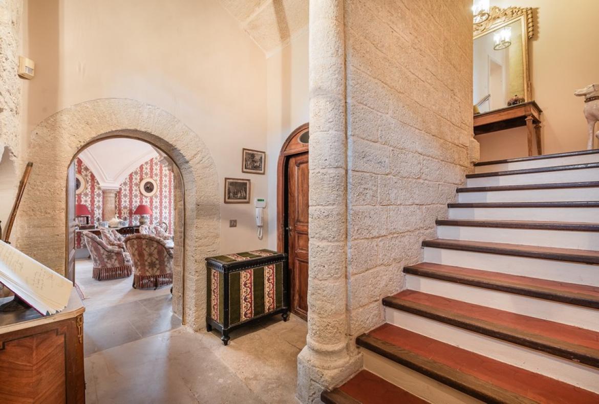 Magnificent XVIth century château. Saltwater pool. Walking distance to shops etc. 6 bedrooms to sleep 12 guests (UZES118GN)