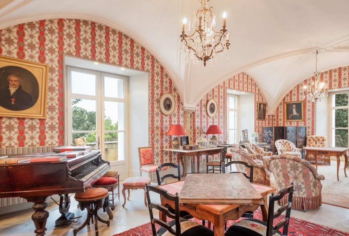 Magnificent XVIth century château. Saltwater pool. Walking distance to shops etc. 6 bedrooms to sleep 12 guests (UZES118GN)