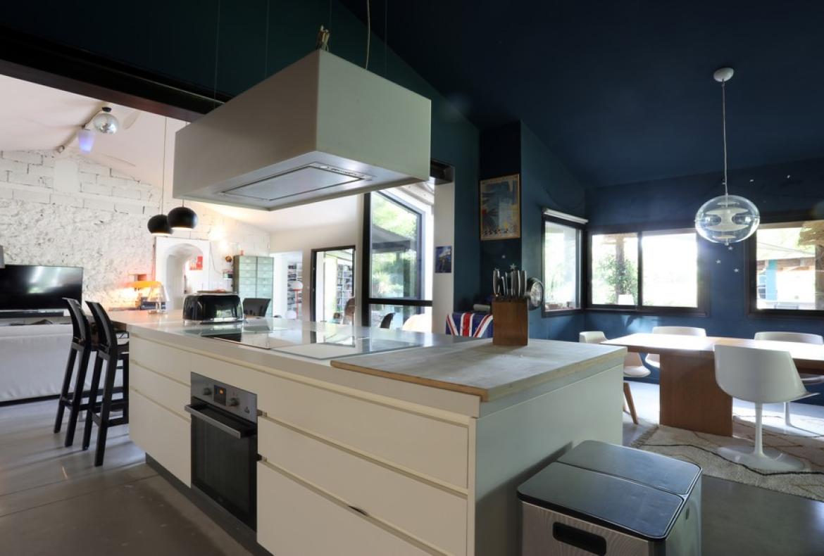 Contemporary villa with exotic garden, pool and jacuzzi. 5 bedrooms to sleep 11 (MONT194GN)