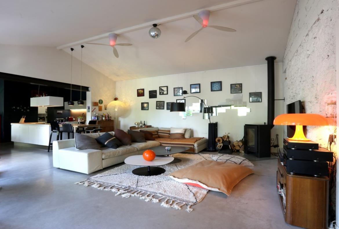 Contemporary villa with exotic garden, pool and jacuzzi. 5 bedrooms to sleep 11 (MONT194GN)