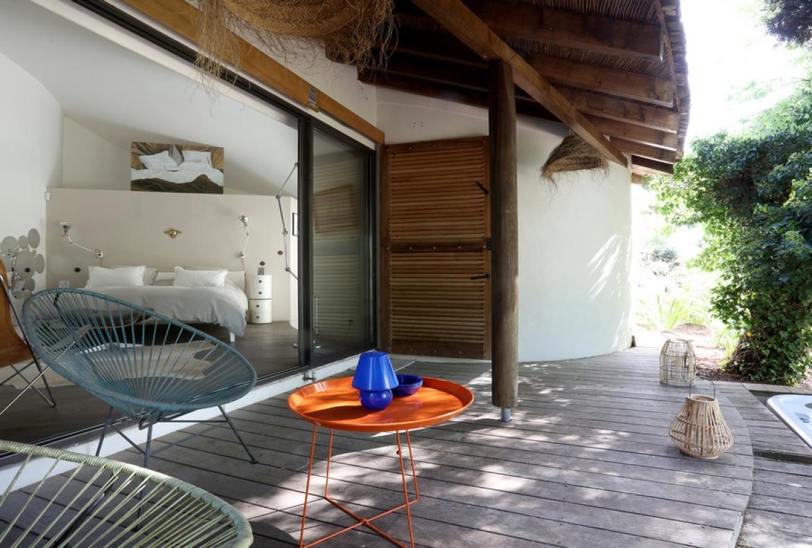 Contemporary villa with exotic garden, pool and jacuzzi. 5 bedrooms to sleep 11 (MONT194GN)