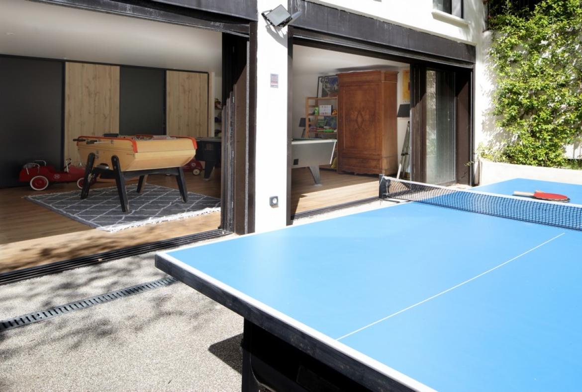 Contemporary villa with exotic garden, pool and jacuzzi. 5 bedrooms to sleep 11 (MONT194GN)